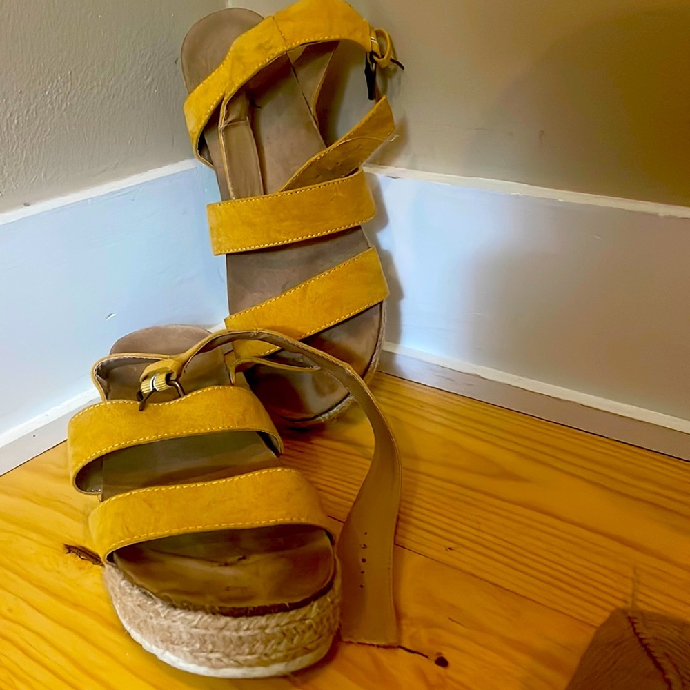 Platform Yellow sandals! Lightly worn
